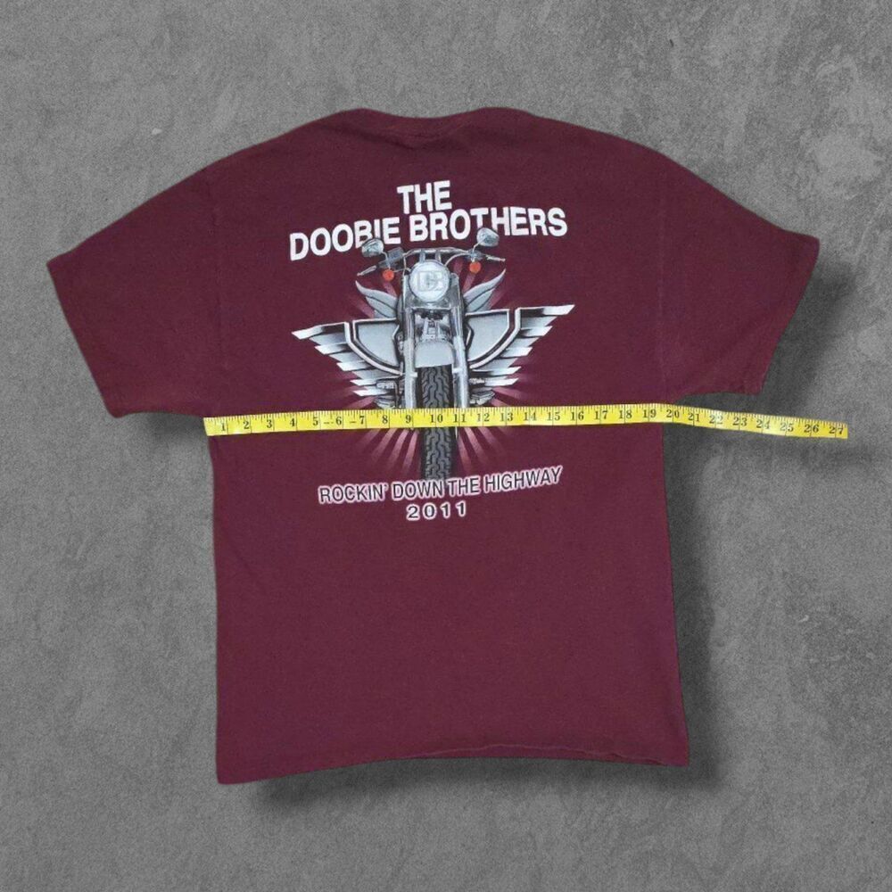 Vintage Y2K The Doobie Brothers L Shirt Burgundy Rockin' Down The Highway - Picture 5 of 5